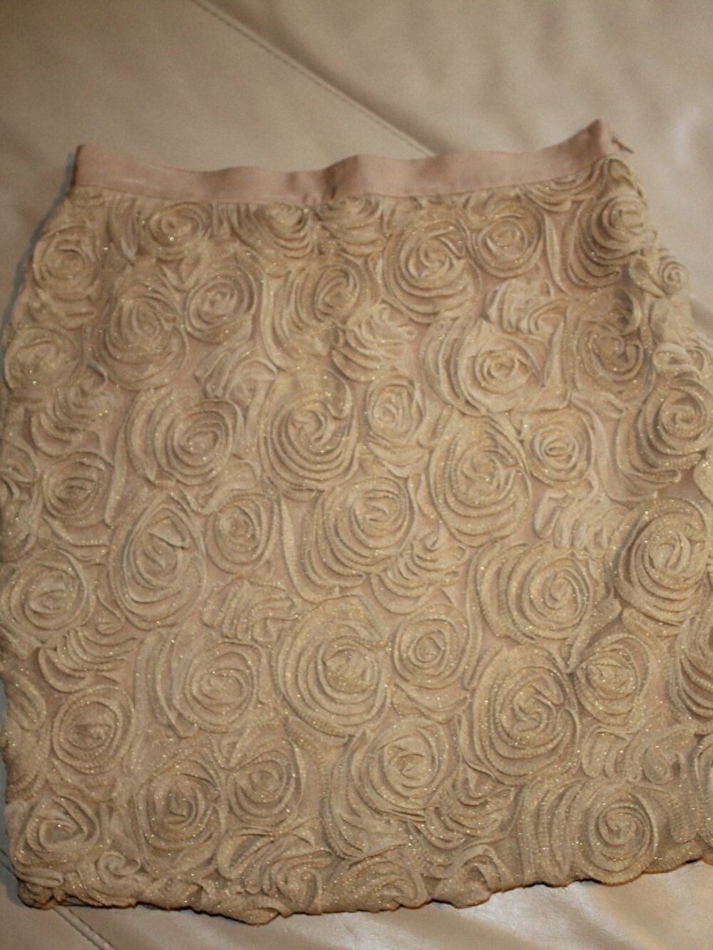 Banana Republic Gold Nude Lace Rosette MINI SKIRT Gold Textured Floral Size 4P